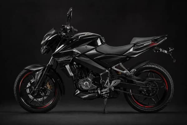 Foto de referencia de una Bajaj Rouser 200